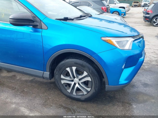 JTMBFREV8JJ220630 Toyota RAV4 LE