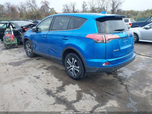 JTMBFREV8JJ220630 Toyota RAV4 LE