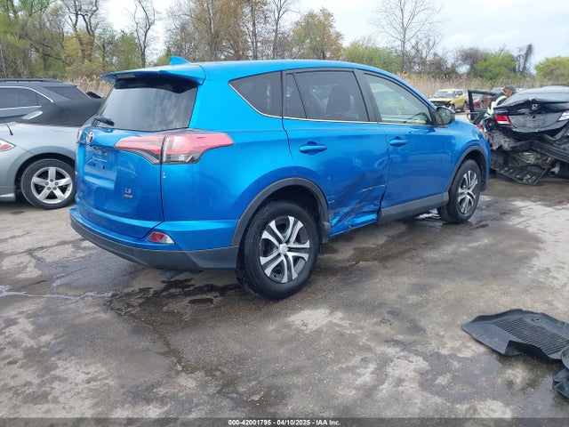 JTMBFREV8JJ220630 Toyota RAV4 LE