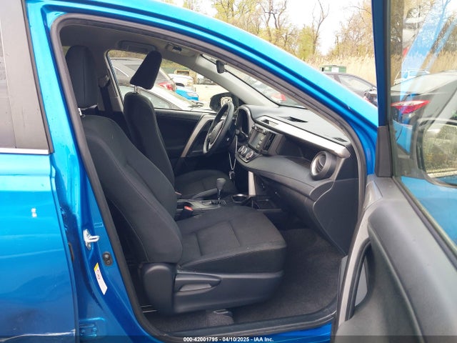JTMBFREV8JJ220630 Toyota RAV4 LE