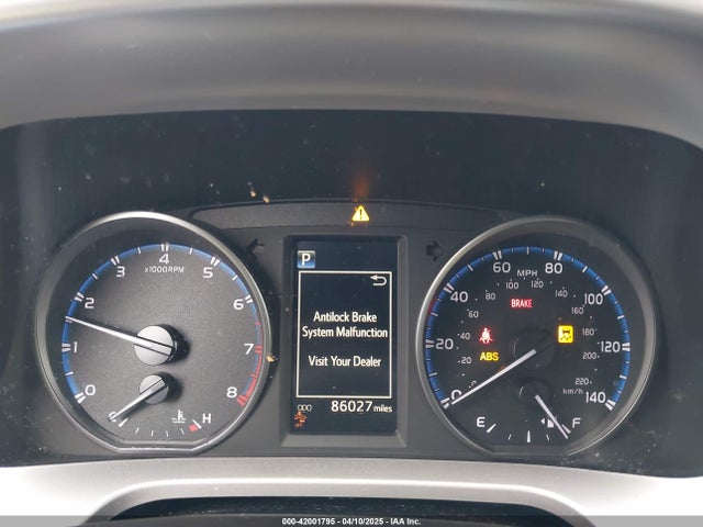JTMBFREV8JJ220630 Toyota RAV4 LE