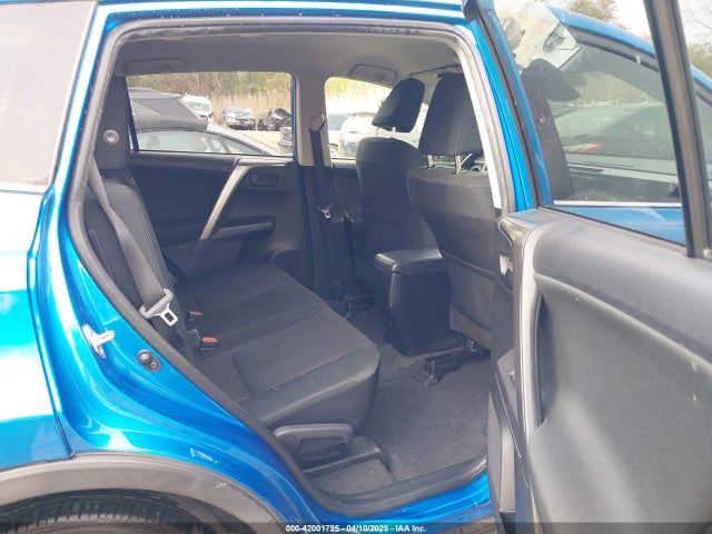 JTMBFREV8JJ220630 Toyota RAV4 LE