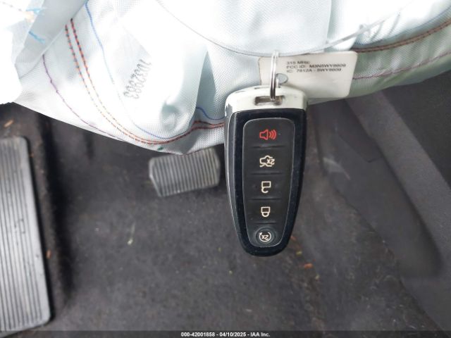 1FMCU9HD7KUA65609 Ford ESCAPE SEL