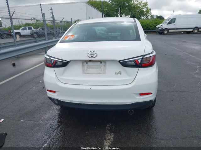 3MYDLBYV2HY156094 Toyota YARIS IA