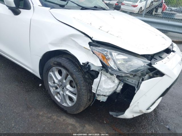 3MYDLBYV2HY156094 Toyota YARIS IA