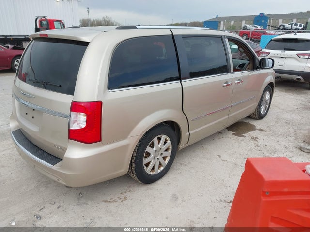 2C4RC1GG1FR528197 Chrysler Town & Country Limited Platinum