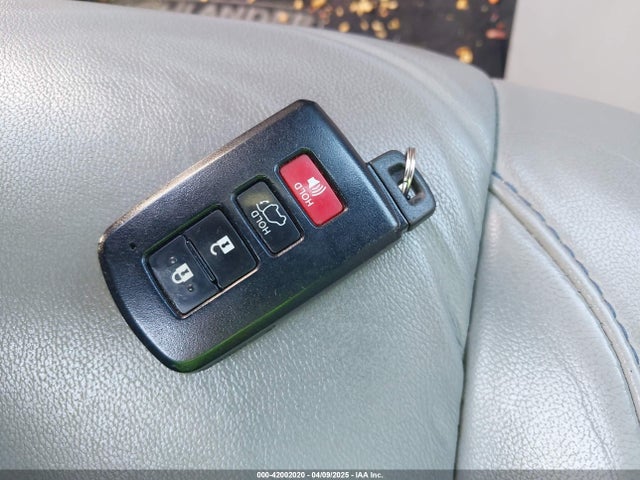 5TDKZRFH4JS244328 Toyota Highlander Xle