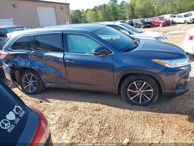 5TDKZRFH4JS244328 Toyota Highlander Xle