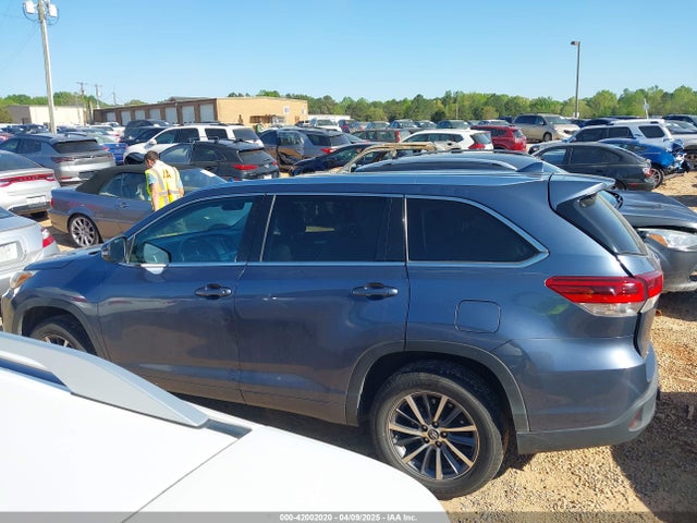5TDKZRFH4JS244328 Toyota Highlander Xle