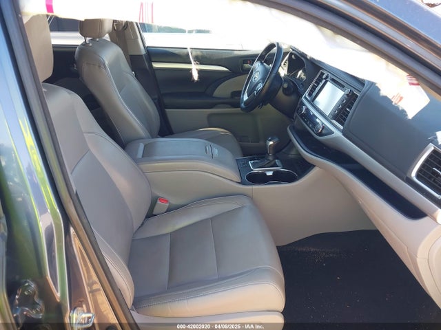 5TDKZRFH4JS244328 Toyota Highlander Xle