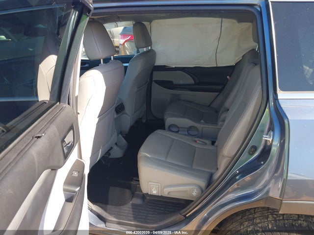 5TDKZRFH4JS244328 Toyota Highlander Xle