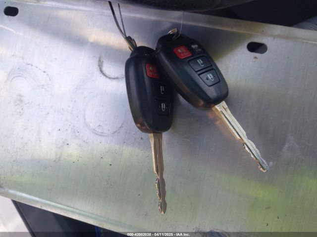 2T1BURHE5JC016011 Toyota COROLLA SE