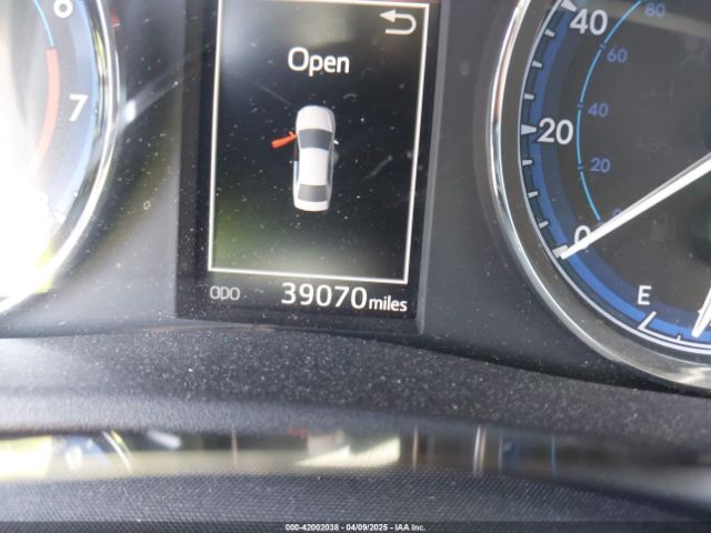 2T1BURHE5JC016011 Toyota COROLLA SE