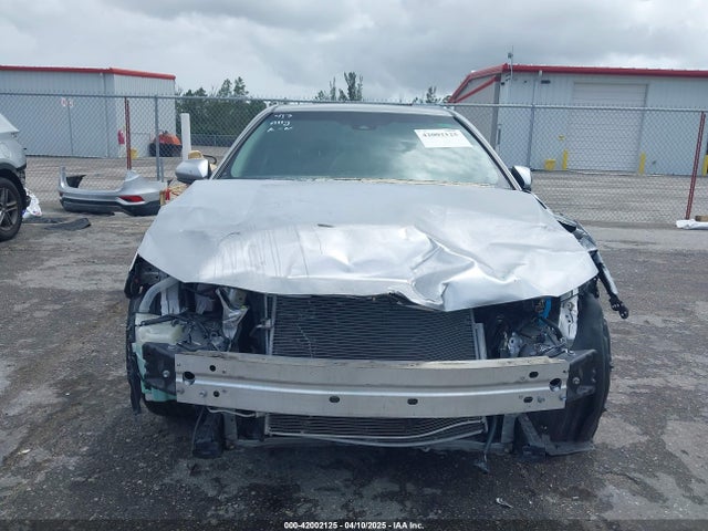 4T1B11HK0JU147619 Toyota CAMRY SE