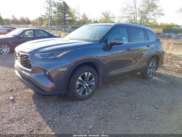 Toyota Highlander Xle 2024 5TDKDRAH0RS528587 Image 2