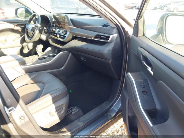 Toyota Highlander Xle 2024 5TDKDRAH0RS528587 Image 5