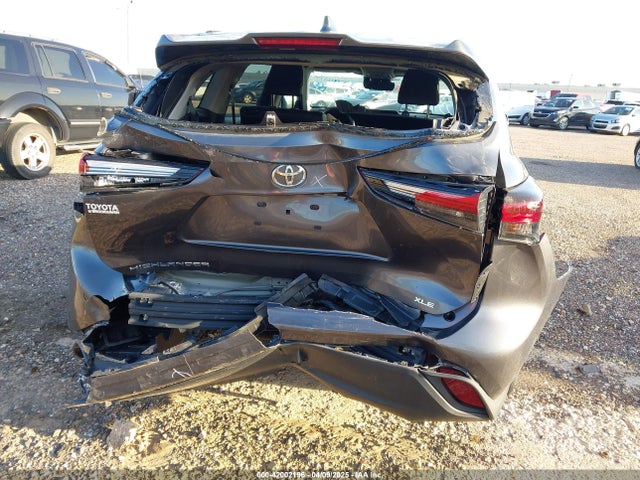 Toyota Highlander Xle 2024 5TDKDRAH0RS528587 Image 6