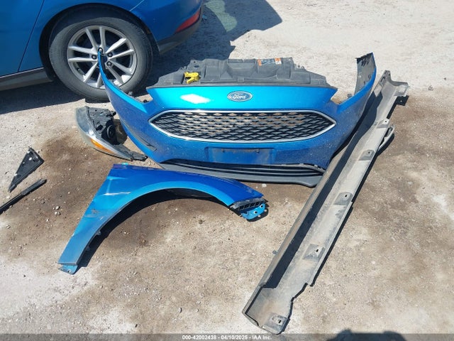 1FADP3K21FL318008 Ford FOCUS SE