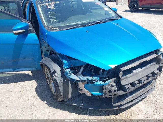 1FADP3K21FL318008 Ford FOCUS SE