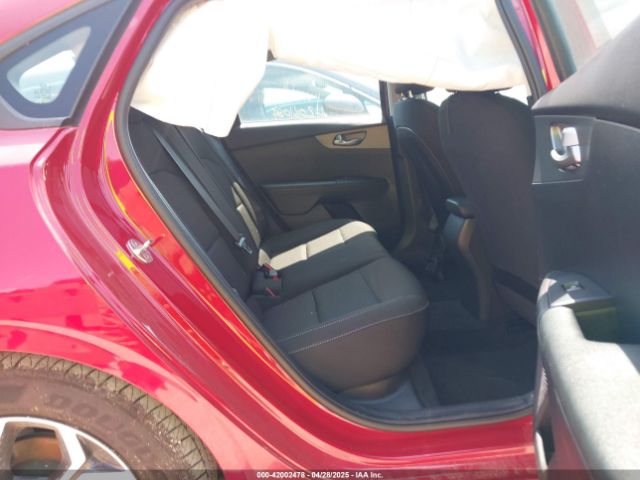 3KPF24AD8ME324601 KIA Forte Lxs