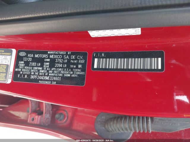 3KPF24AD8ME324601 KIA Forte Lxs