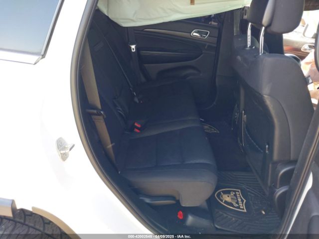 1C4RJEAGXJC260645 Jeep Grand Cherokee Laredo E 4x2