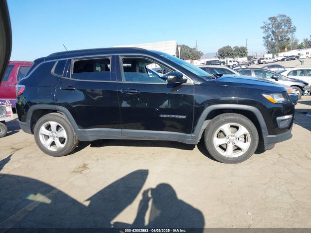 3C4NJCBB0JT233741 Jeep Compass Latitude Fwd