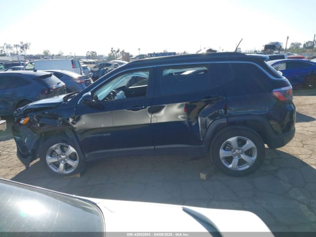 3C4NJCBB0JT233741 Jeep Compass Latitude Fwd