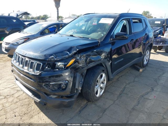 3C4NJCBB0JT233741 Jeep Compass Latitude Fwd