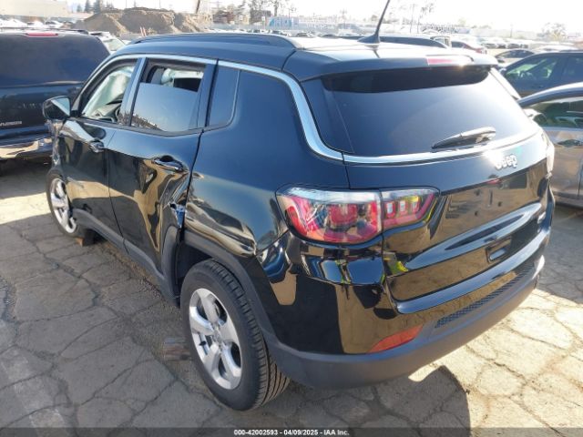3C4NJCBB0JT233741 Jeep Compass Latitude Fwd