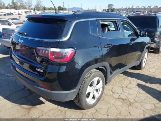 3C4NJCBB0JT233741 Jeep Compass Latitude Fwd