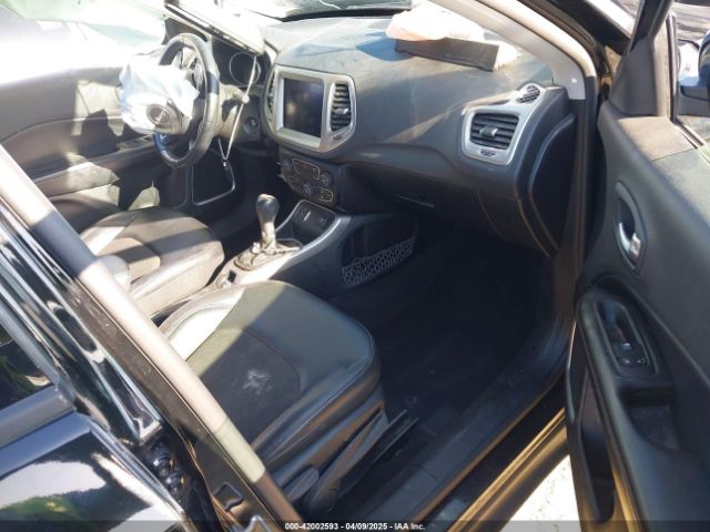 3C4NJCBB0JT233741 Jeep Compass Latitude Fwd