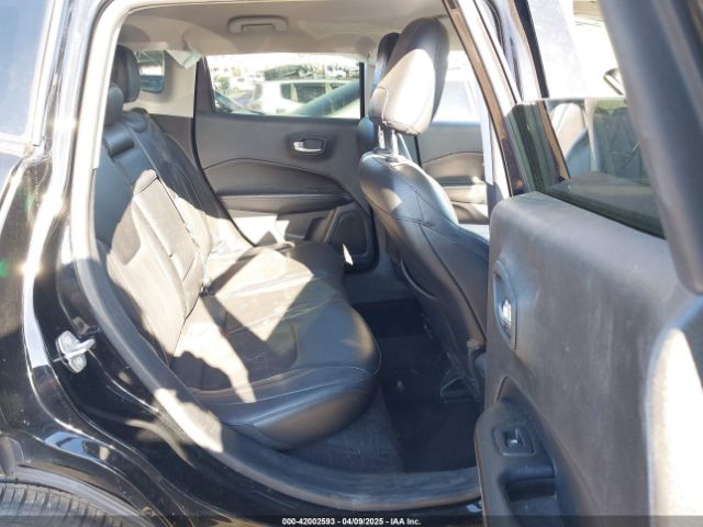 3C4NJCBB0JT233741 Jeep Compass Latitude Fwd