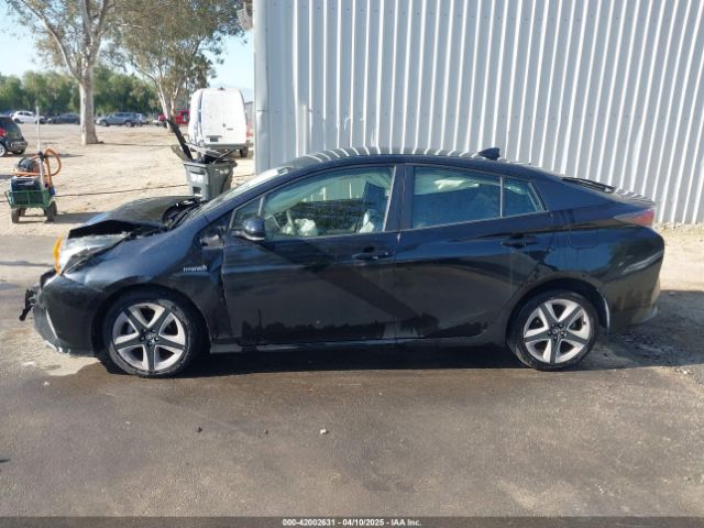 JTDKARFU6G3000372 Toyota Prius Three Touring