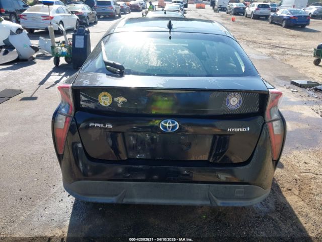 JTDKARFU6G3000372 Toyota Prius Three Touring