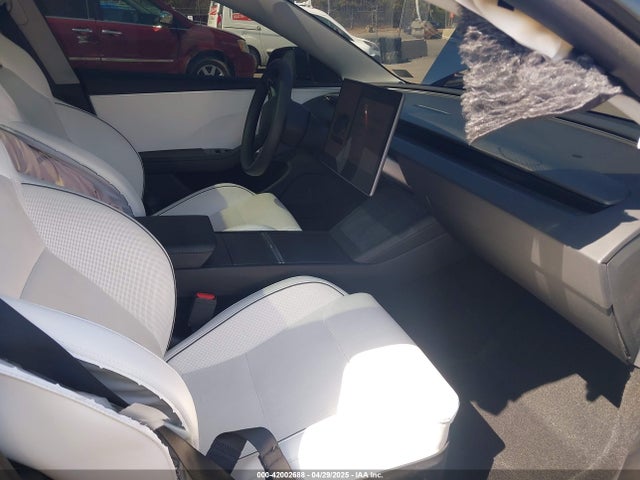 2025 TESLA MODEL 3 5YJ3E1ET0SF933067 Photo 4