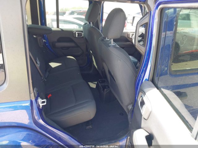 1C4HJXEN4JW321227 Jeep Wrangler Unlimited Sahara 4x4