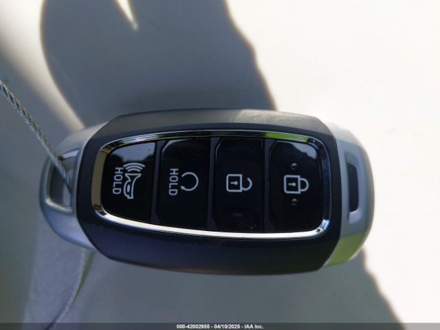 KMHRC8A3XNU182050 Hyundai Venue Limited