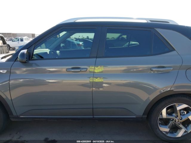 KMHRC8A3XNU182050 Hyundai Venue Limited