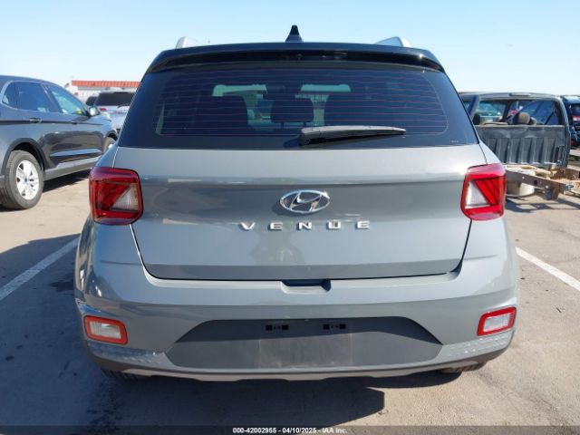 KMHRC8A3XNU182050 Hyundai Venue Limited
