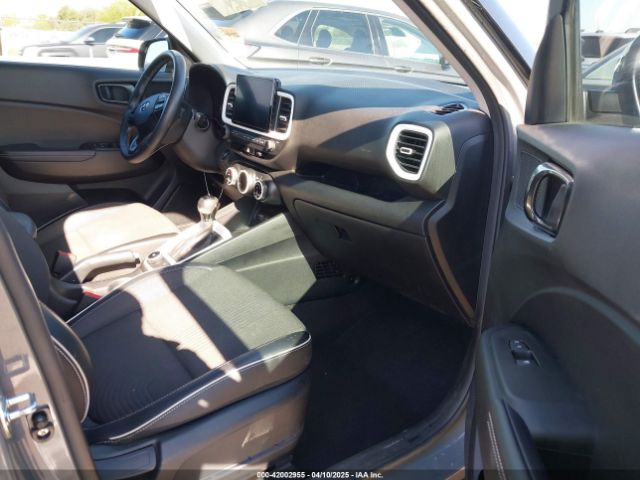 KMHRC8A3XNU182050 Hyundai Venue Limited