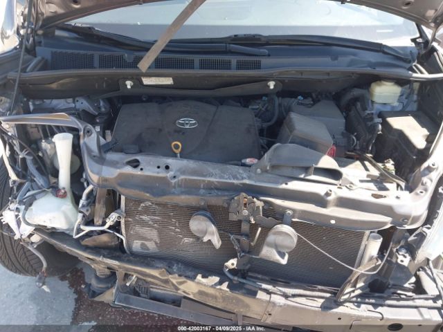 5TDYZ3DC4HS856263 Toyota Sienna Xle 8 Passenger
