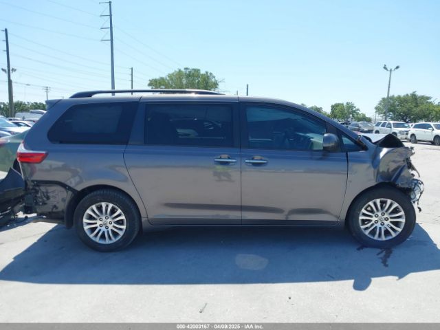 5TDYZ3DC4HS856263 Toyota Sienna Xle 8 Passenger