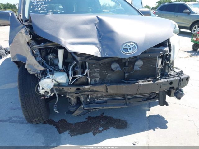 5TDYZ3DC4HS856263 Toyota Sienna Xle 8 Passenger