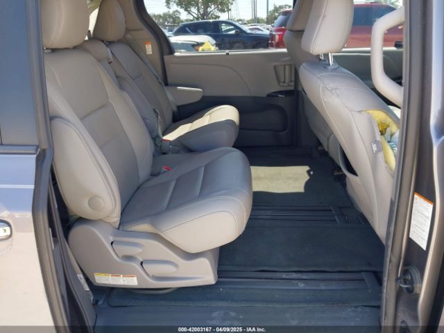 5TDYZ3DC4HS856263 Toyota Sienna Xle 8 Passenger