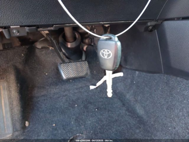 2T3ZFREV3EW081240 Toyota RAV4 LE