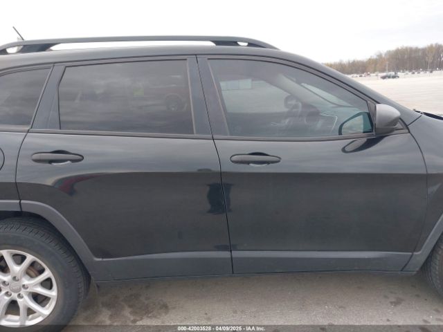 1C4PJMAB9GW325031 Jeep Cherokee Sport