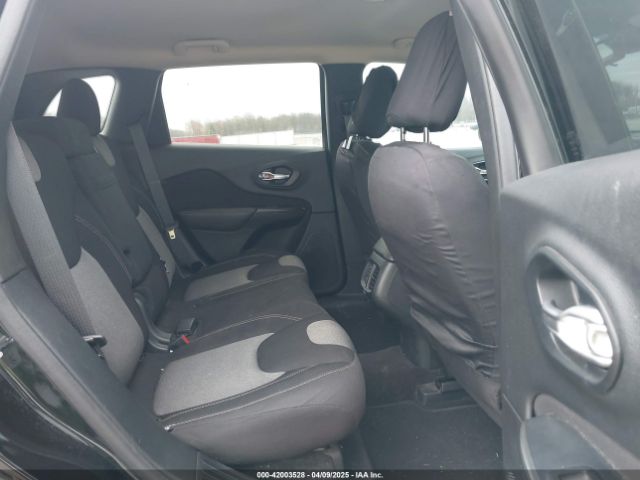 1C4PJMAB9GW325031 Jeep Cherokee Sport