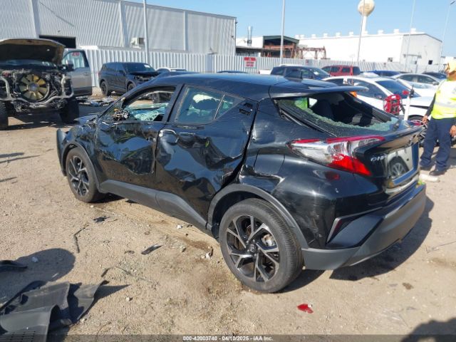 JTNKHMBXXM1127014 Toyota C-HR LE