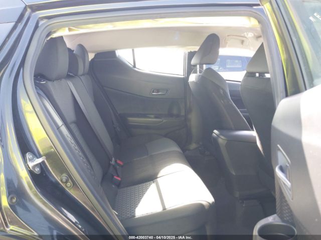 JTNKHMBXXM1127014 Toyota C-HR LE
